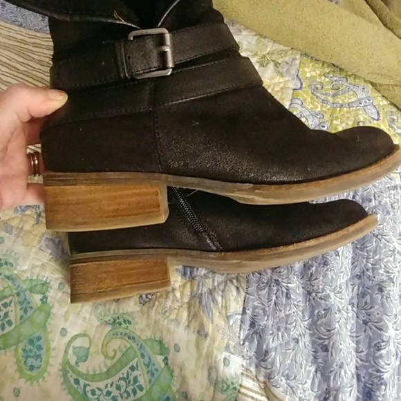 Boots - Picture 6 of 7